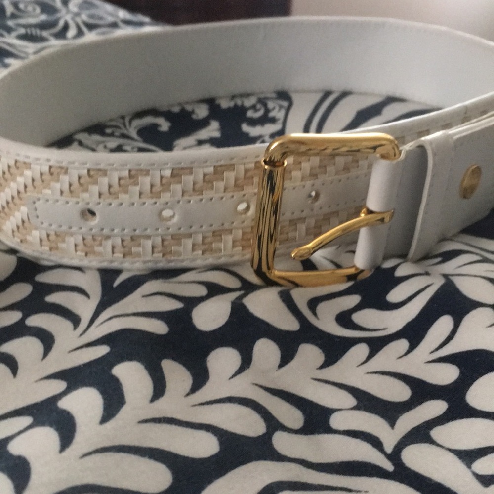 Vince Camuto size XS white tan woven belt